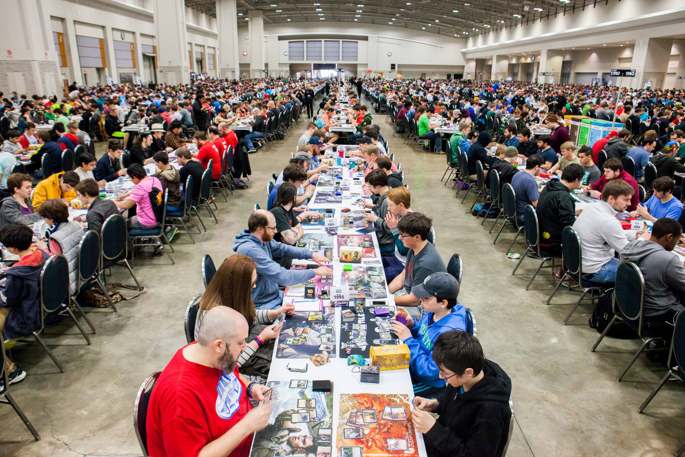 picture showing many players in a magic tournament